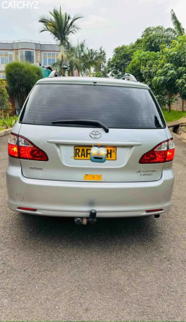 toyota-avensis-verso-manual-2004-for-sale-big-0