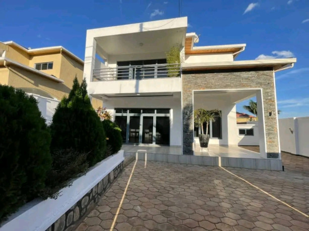 kagugu-unfurnished-4bedrooms-house-for-rent-at-1000-in-good-location-big-0