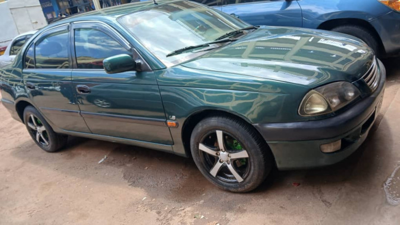 toyota-avensis-big-2