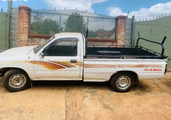 toyota-hilux-big-0