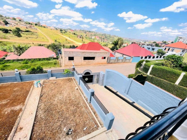 kimironko-unfurnished-4bedrooms-house-for-rent-at-1m-in-good-location-big-9