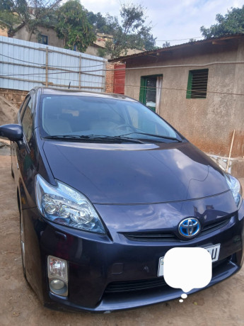 toyota-prius-big-0