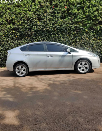 toyota-prius-big-1