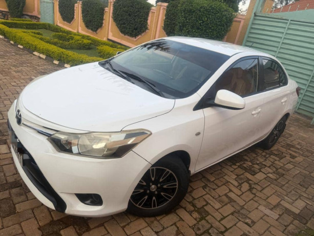toyota-yaris-hybrid-big-1