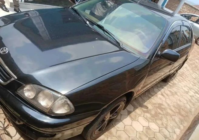 toyota-avensis-big-1