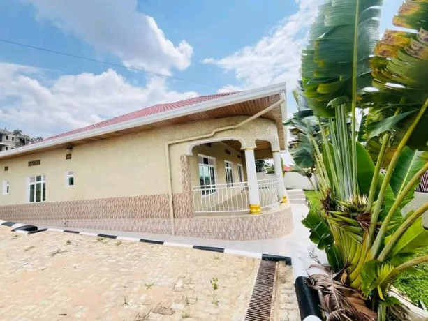 unfurnishe-house-for-rent-in-kibagabaga-near-hospital-on-tarmac-road-in-vip-neighborhoods-good-location-big-8
