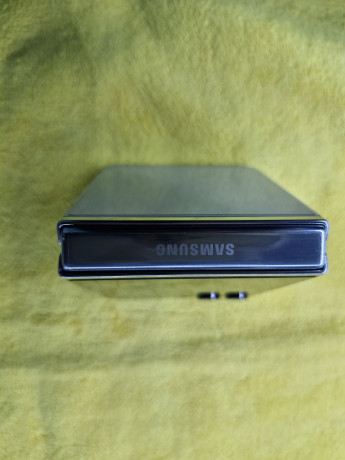 galaxy-z-flip-4-512gb-8gb-big-2