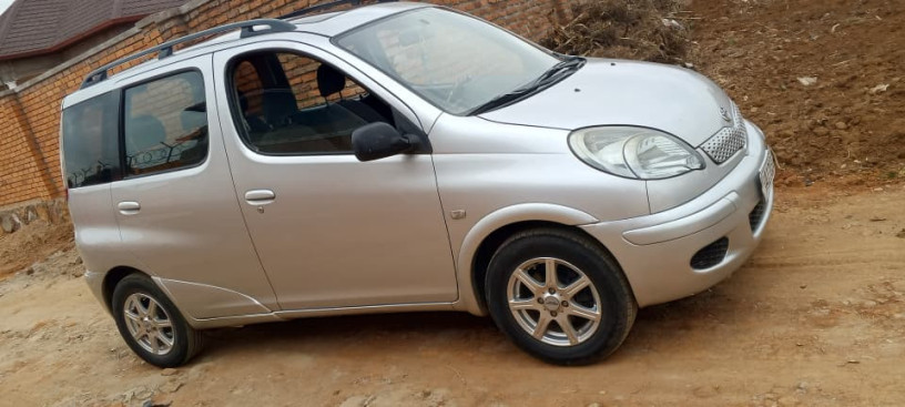 toyota-yaris-big-1
