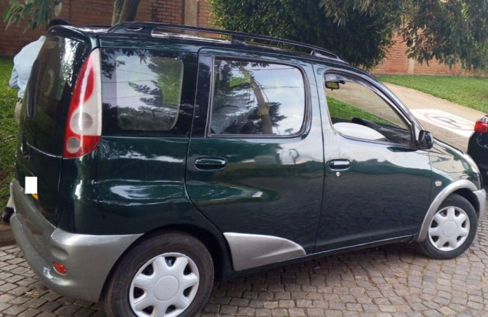 toyota-yaris-big-0