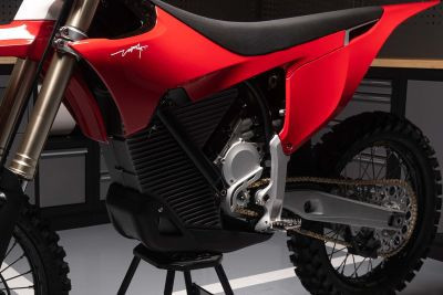2025-stark-varg-mx-80hp-alpha-electric-dirt-bike-big-2