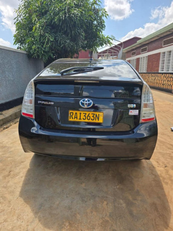 toyota-prius-big-0