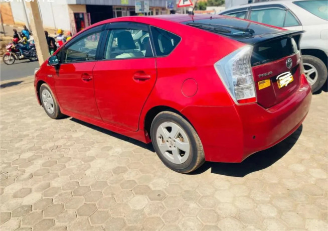 toyota-prius-big-0