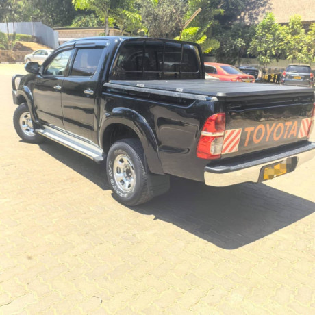 toyota-hilux-big-2