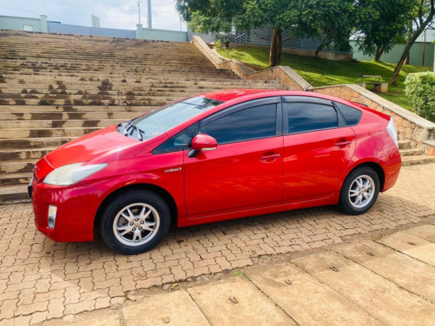 toyota-prius-big-0