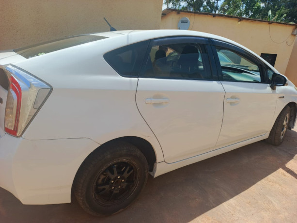 toyota-prius-big-1