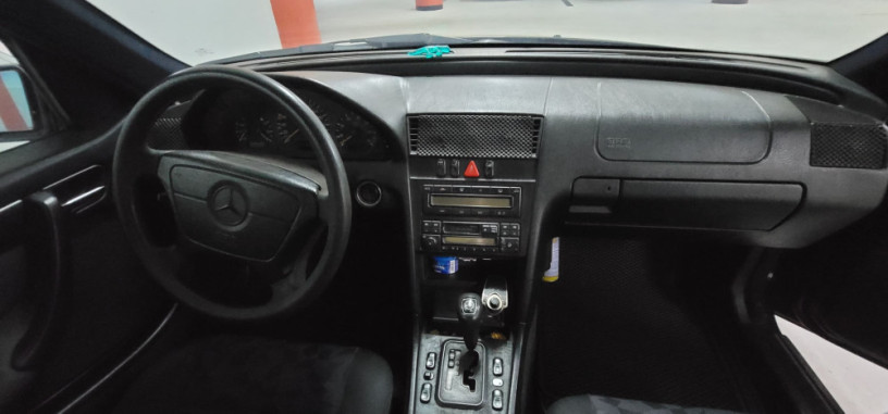 mercedes-benz-c200-for-sale-in-kigali-rwanda-big-2