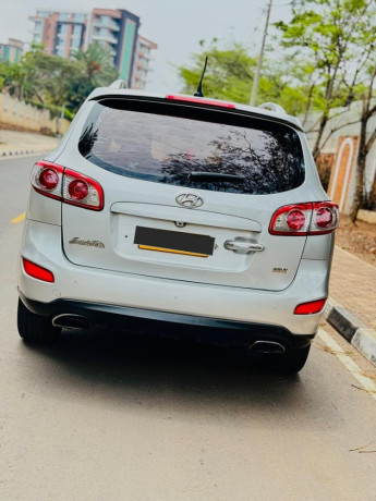 bere-360-cm-hyundai-santafe-in-good-condition-is-available-for-sale-big-5