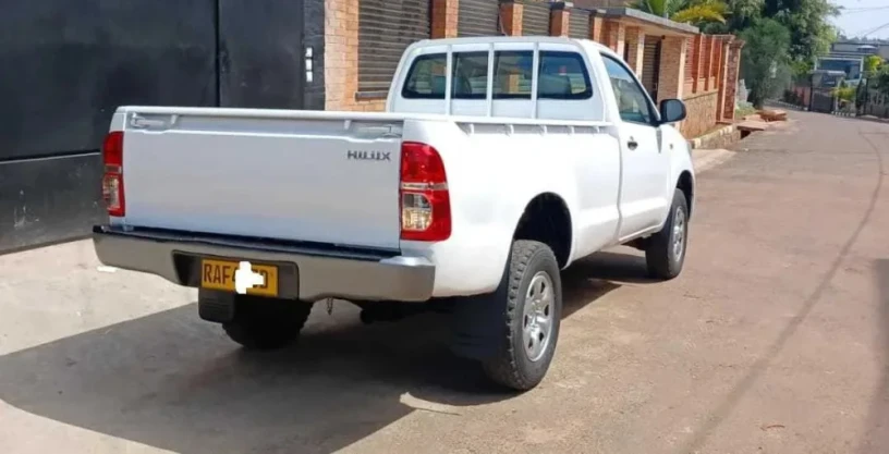 toyota-hilux-big-0