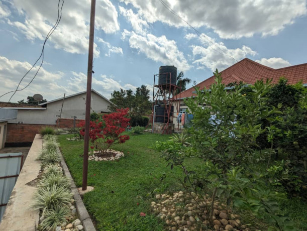 kimihurura-nice-big-plot-for-sale-with-big-house-inside-big-2
