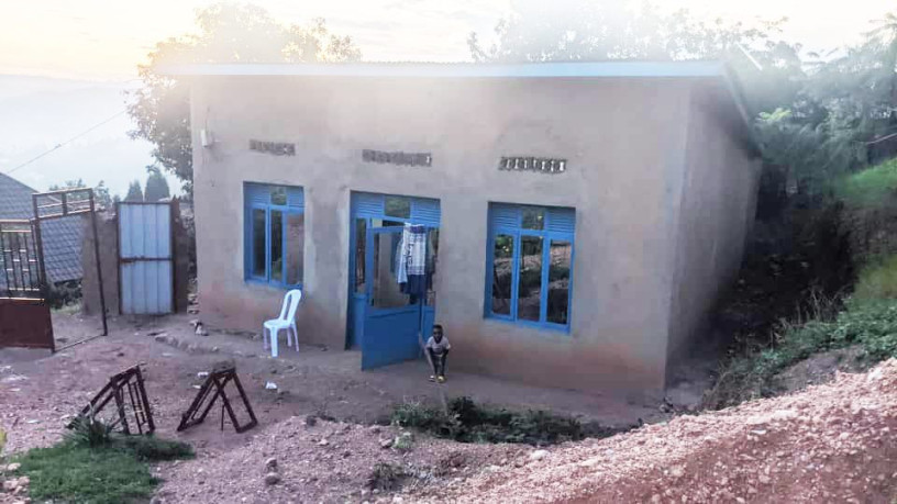 bere-61-iy-bishenyi-bishenyi-nice-plot-for-sale-near-rwanda-charity-eye-hospital-including-small-house-big-2