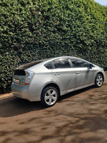 toyota-prius-big-3