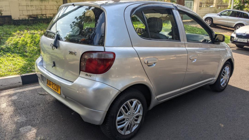toyota-yaris-big-0