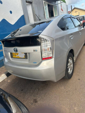 toyota-prius-big-0