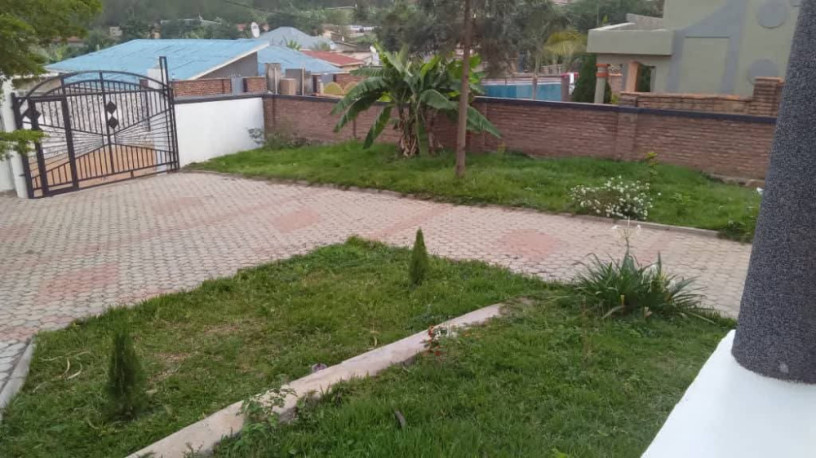 kigali-land-with-an-old-house-for-sale-in-nyamirambo-big-4