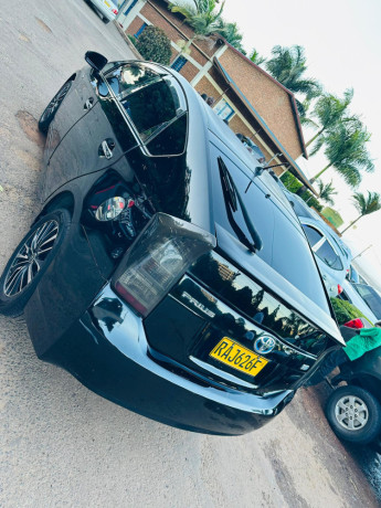 toyota-prius-hybrid-sold-out-big-4