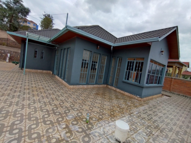 this-is-beautiful-unfurnished-house-for-rent-in-kibagabaga-on-tarmac-road-big-1
