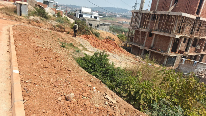 ikibanza-tugurisha-60m-kanombe-kabeza-big-3