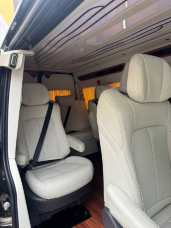 baw-2025-full-electric-car-330km-range-big-6