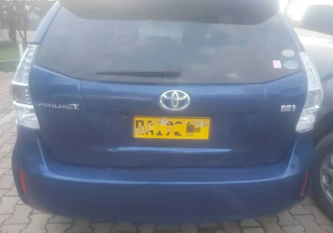 toyota-prius-big-3
