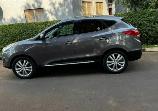 hyundai-tucson-automatic-for-sale-big-4