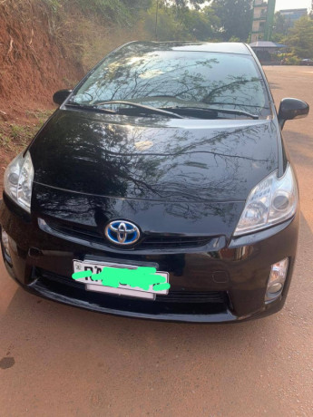 toyota-prius-big-0