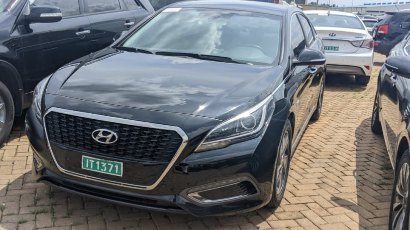 bs-21-very-beautiful-hyundai-sonata-2013-for-sale-big-1