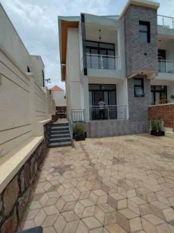 unfurnished-house-for-rent-in-kigali-kimironko-in-vp-neighborhood-on-tarmac-road-house-consist-2bedrooms-3bathrooms-at-700k-big-1