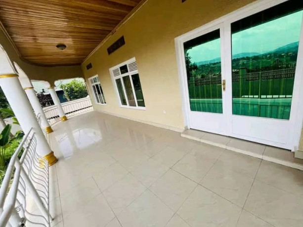 unfurnishe-house-for-rent-in-kibagabaga-near-hospital-on-tarmac-road-in-vip-neighborhoods-good-location-big-2