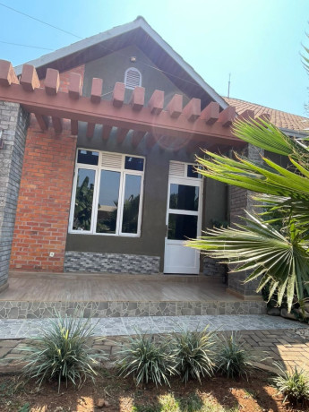 house-with-swimming-pool-for-sale-big-3