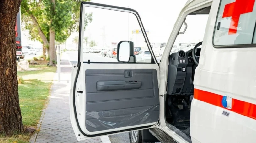 toyota-land-cruiser-70-toyota-lc78-hard-top-ambulance-42l-v6-diesel-mt-big-8