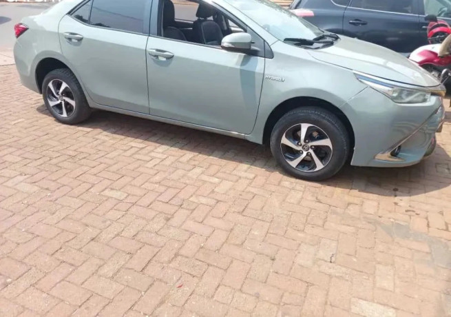 toyota-corolla-levin-hybrid-2018-big-0