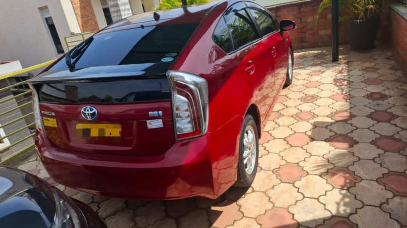 toyota-prius-big-1