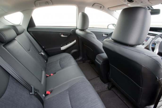 toyota-prius-2012-hybrid-very-clean-for-rent-big-6