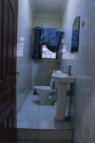 kiyovu-very-nice-unfurnished-house-for-rent-in-kigali-big-4