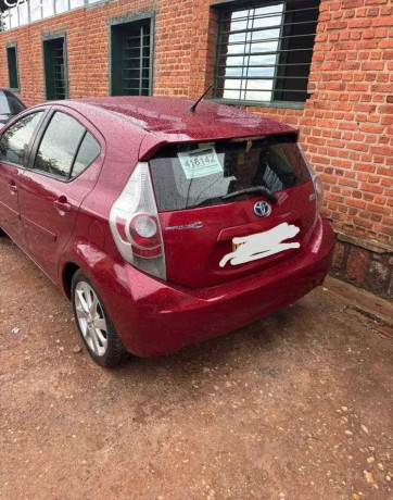 toyota-prius-big-0