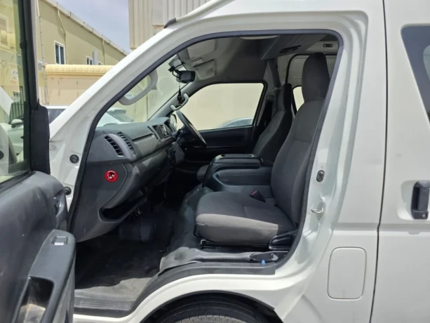 toyota-hiace-toyota-hiace-commuter-van-rhd-2018-model-30-l-diesel-automatic-big-2