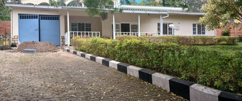 kigali-unfurnished-house-available-for-rent-in-kiyovu-big-0