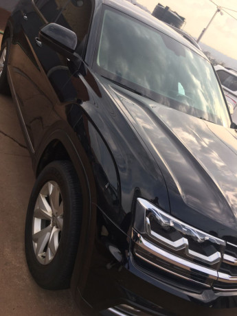 volkswagen-touareg-big-0