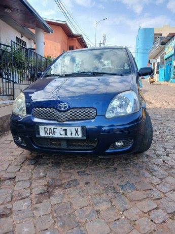 toyota-yaris-big-0