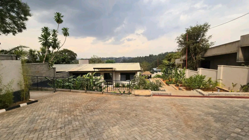 spacious-house-available-for-rent-at-kiyovu-big-0